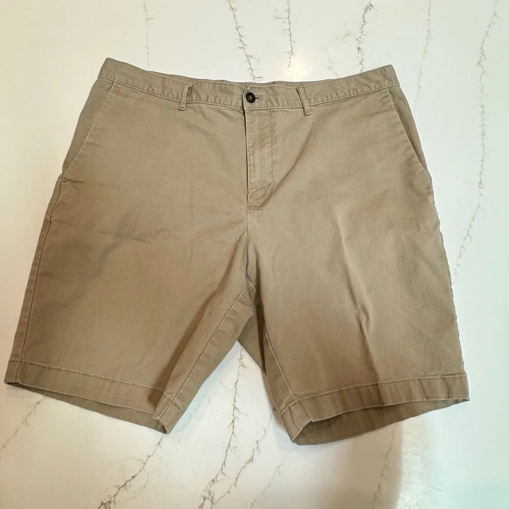 Michael Kors Men's Khaki Flat Front Shorts - Picture 1 of 5